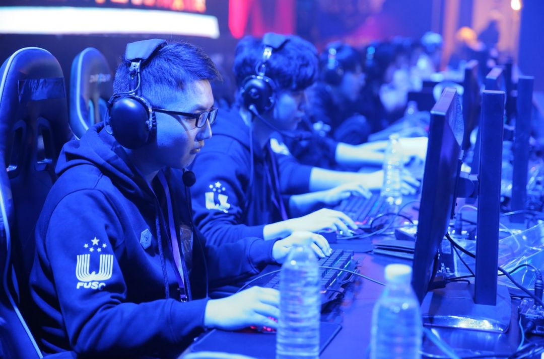 明日湖人迎战火箭 詹姆斯因左腹股沟拉伤大概率出战.