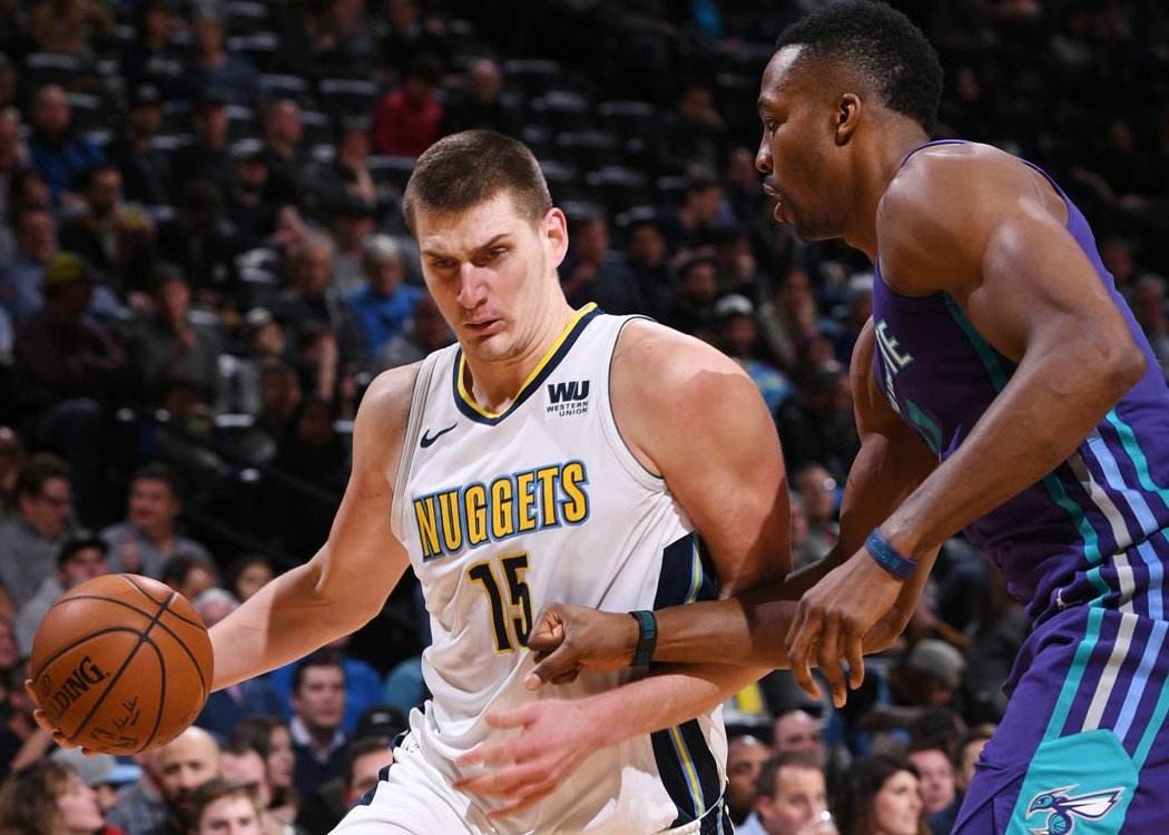 40岁C罗眼眶泛红！失望摘下袖标离场，加盟近3年仍0冠+3次决赛0胜