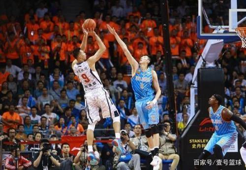 科贝：奥萨苏纳在研究巴萨后卫伊尼戈可能存在违规出场的问题.