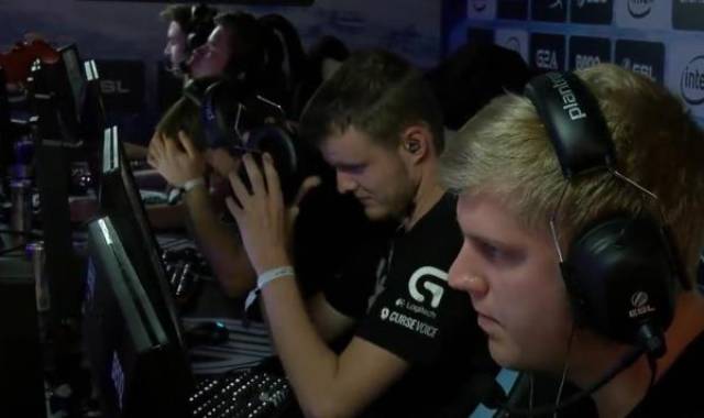 拿到手软，帕尔默领取PFA年度最佳球员+最佳年轻球员前六奖杯