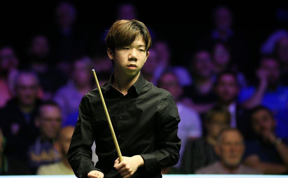 国足目前出线概率：直接晋级2.6%，进下一轮26.7%，出局70.7%.