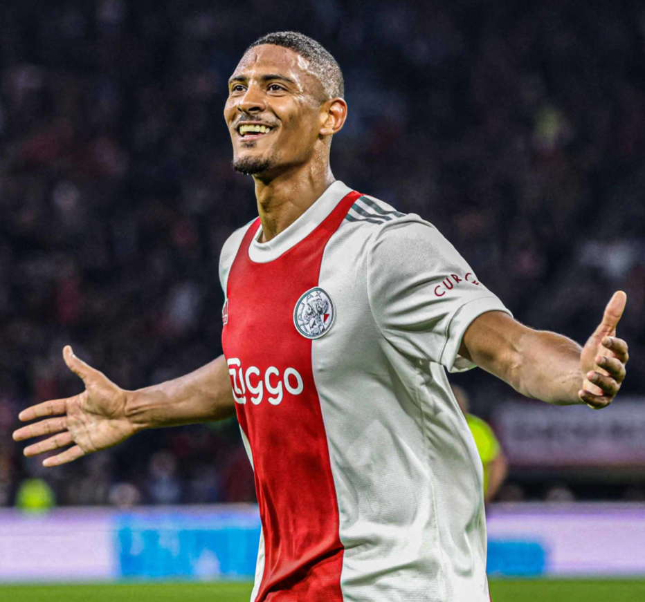 体操世界杯：张可欣高低杠夺冠 “丘妈”跳马摘铜